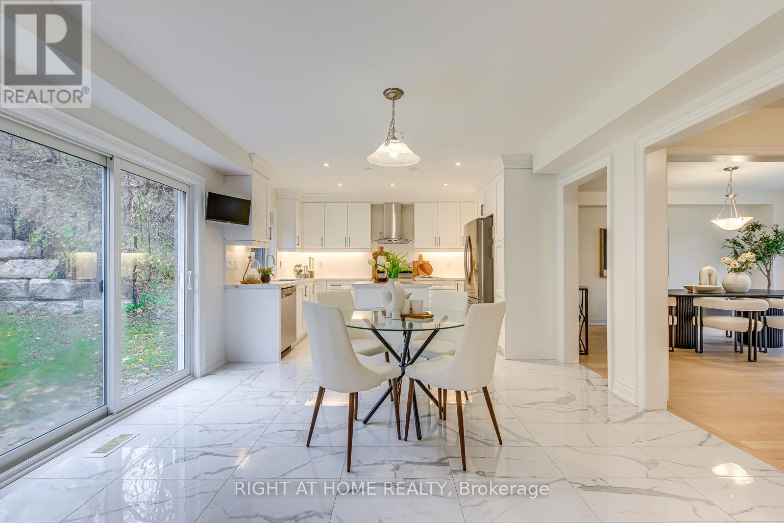 2575 Islington Avenue, Toronto, Ontario  M9V 4A2 - Photo 8 - W12581048