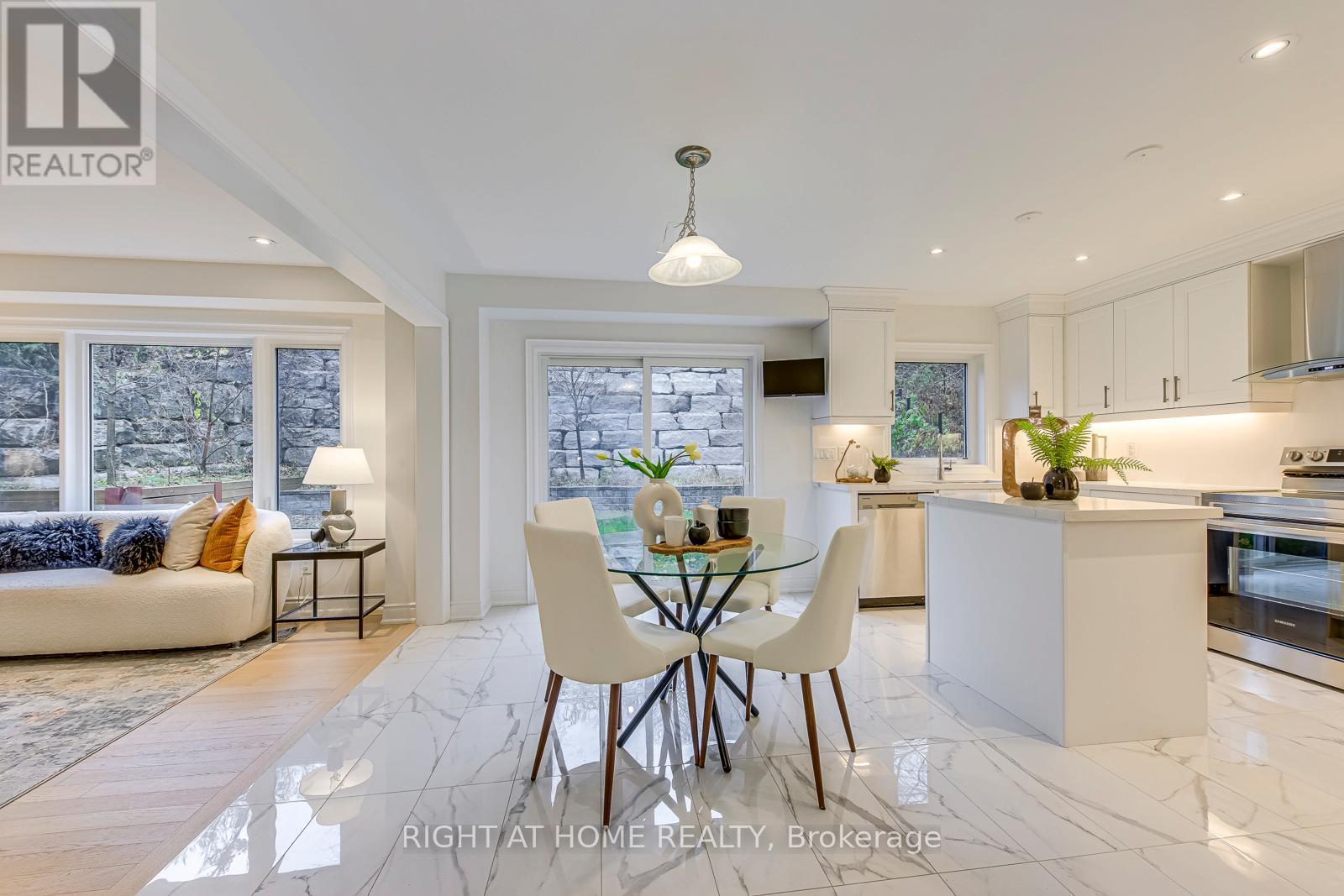 2575 Islington Avenue, Toronto, Ontario  M9V 4A2 - Photo 9 - W12581048