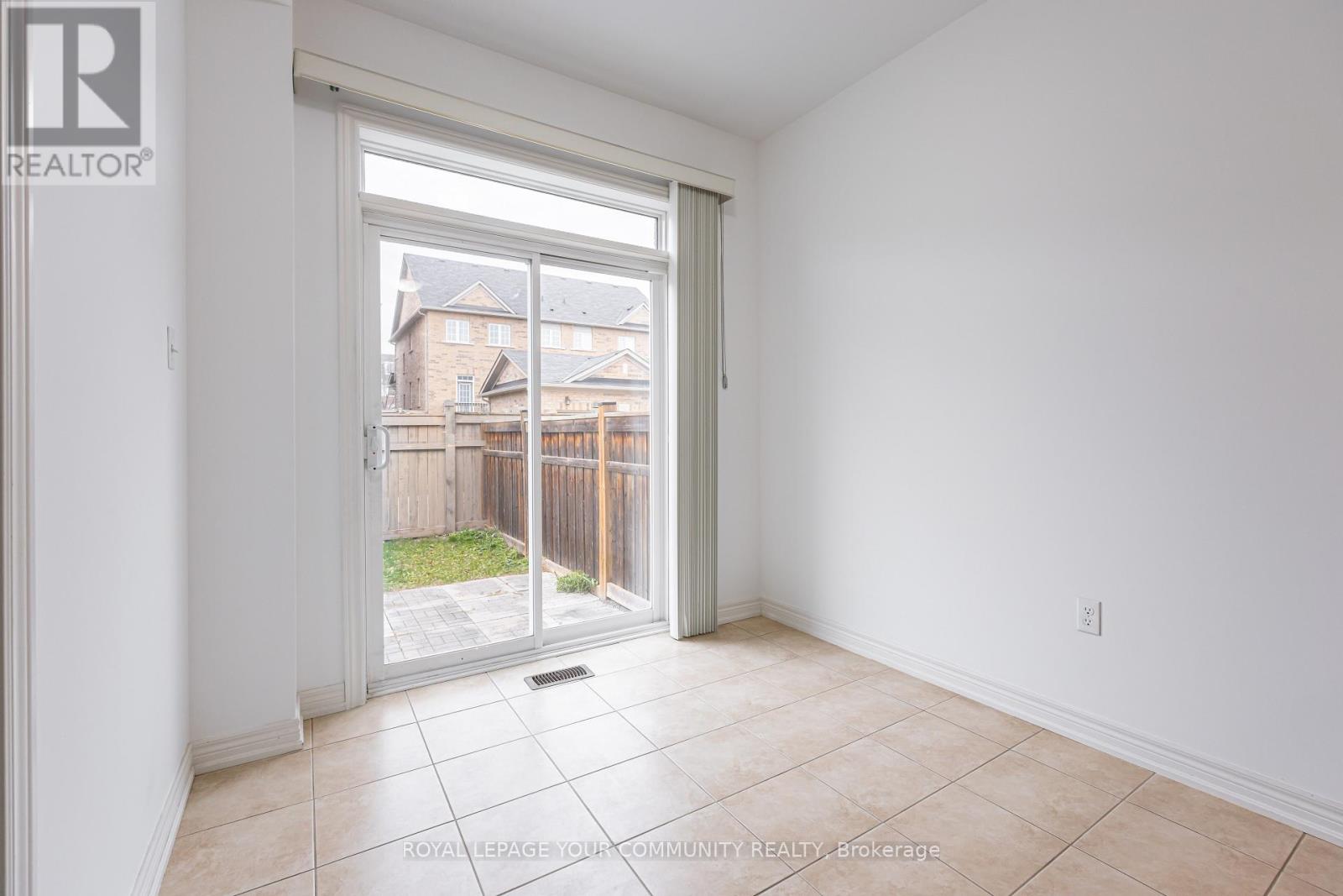 5526 Meadowcrest Avenue, Mississauga, Ontario  L5M 0V1 - Photo 11 - W12581076