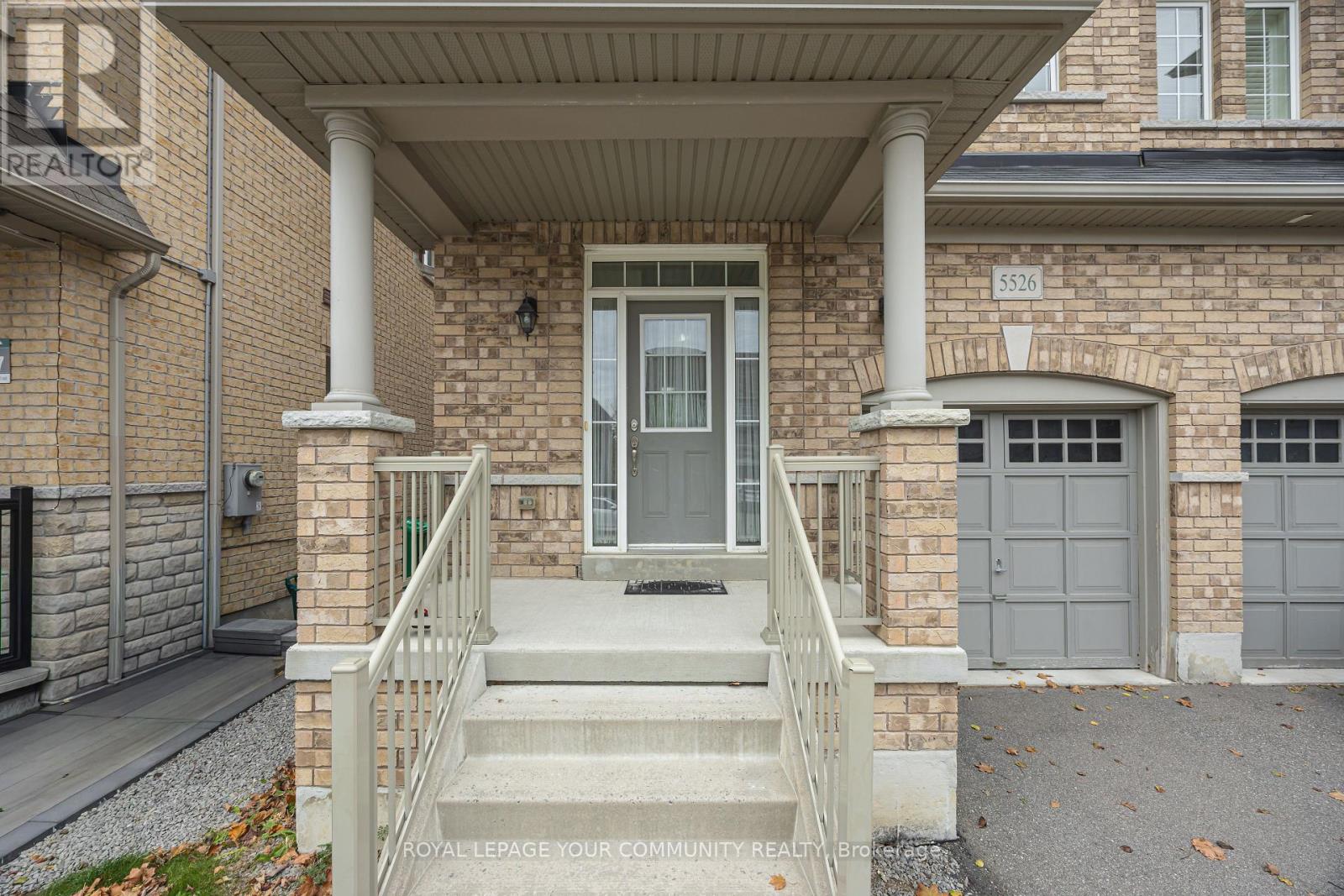 5526 Meadowcrest Avenue, Mississauga, Ontario  L5M 0V1 - Photo 4 - W12581076