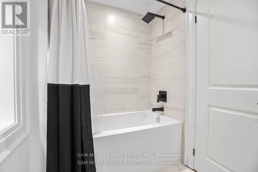 24 - 10 Lunar Crescent, Mississauga, Ontario  L5M 2P6 - Photo 18 - W12581094