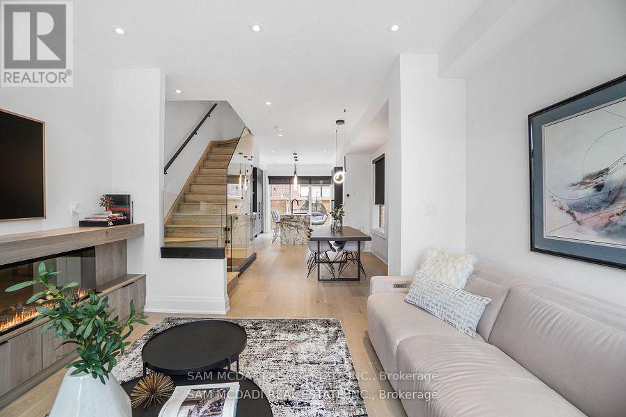 24 - 10 Lunar Crescent, Mississauga, Ontario  L5M 2P6 - Photo 3 - W12581094