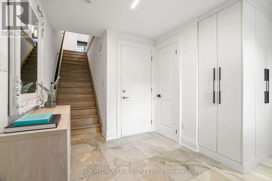 24 - 10 Lunar Crescent, Mississauga, Ontario  L5M 2P6 - Photo 32 - W12581094