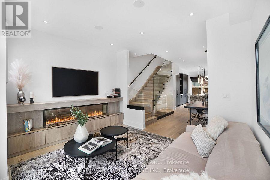 24 - 10 Lunar Crescent, Mississauga, Ontario  L5M 2P6 - Photo 4 - W12581094