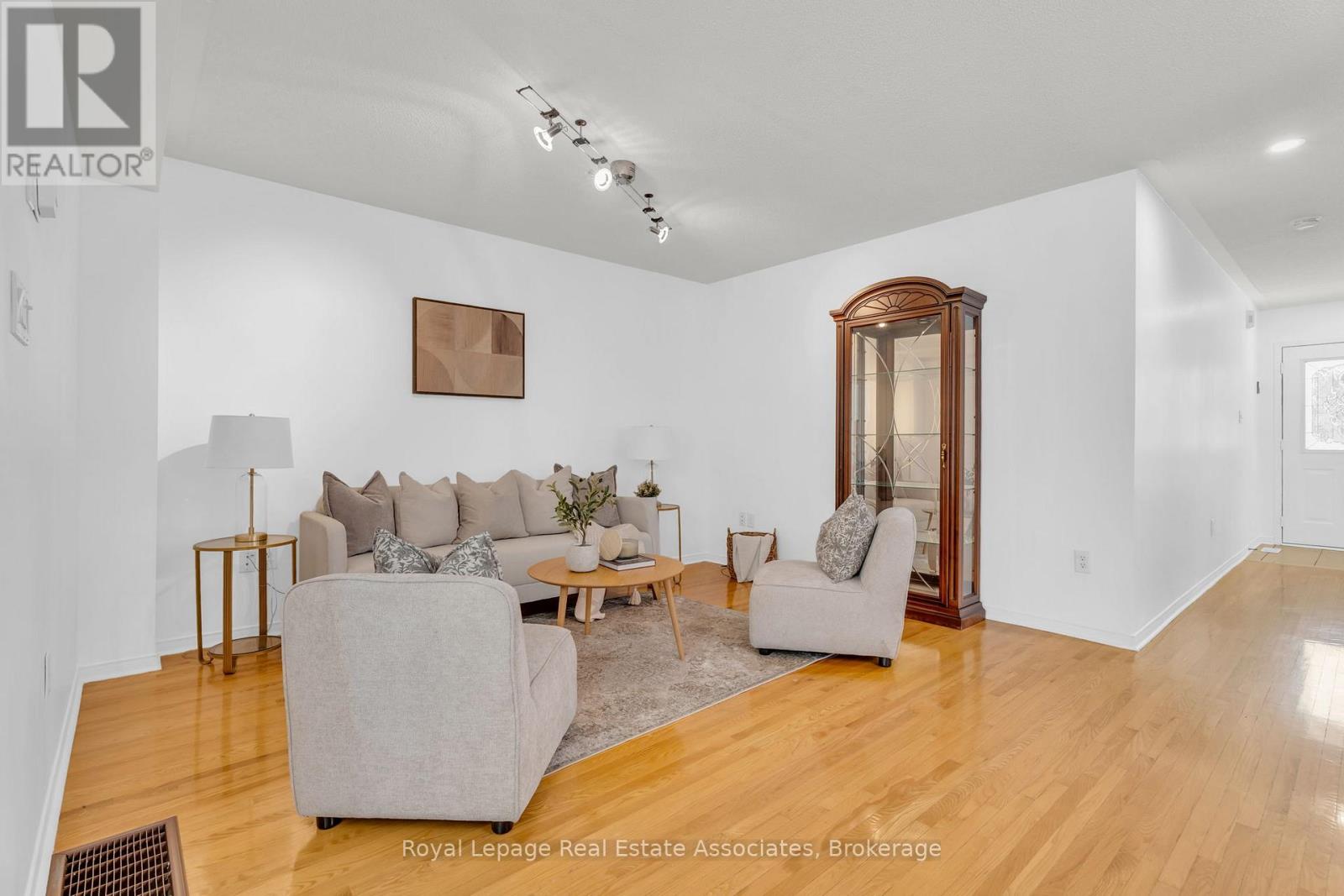 69 Lonestar Crescent, Brampton, Ontario  L7A 2J1 - Photo 10 - W12581102