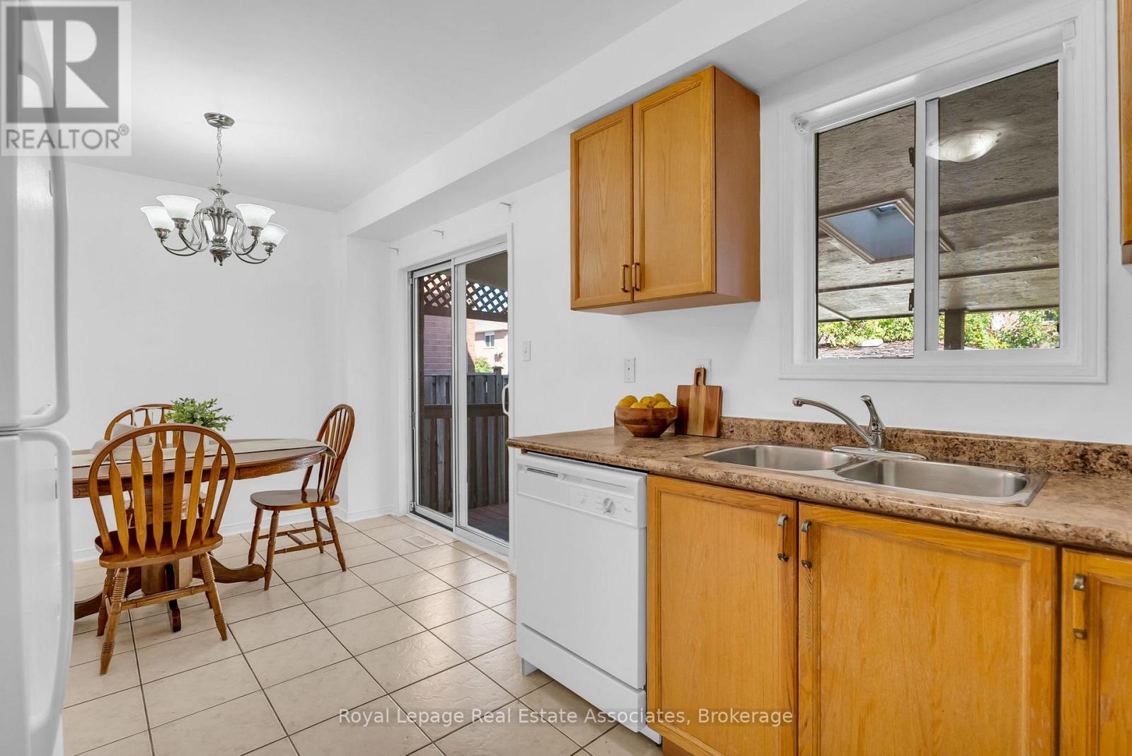 69 Lonestar Crescent, Brampton, Ontario  L7A 2J1 - Photo 17 - W12581102