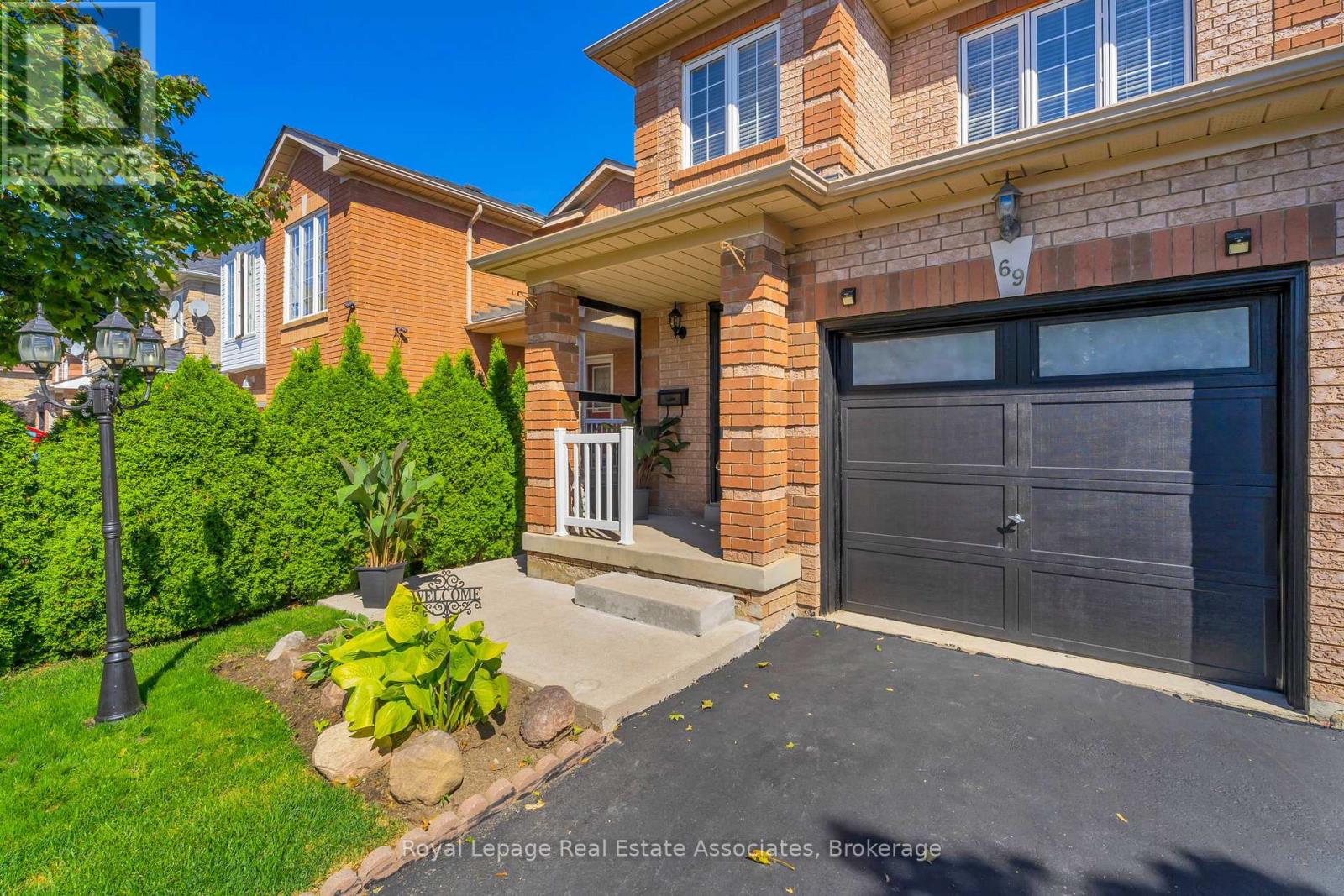 69 Lonestar Crescent, Brampton, Ontario  L7A 2J1 - Photo 3 - W12581102