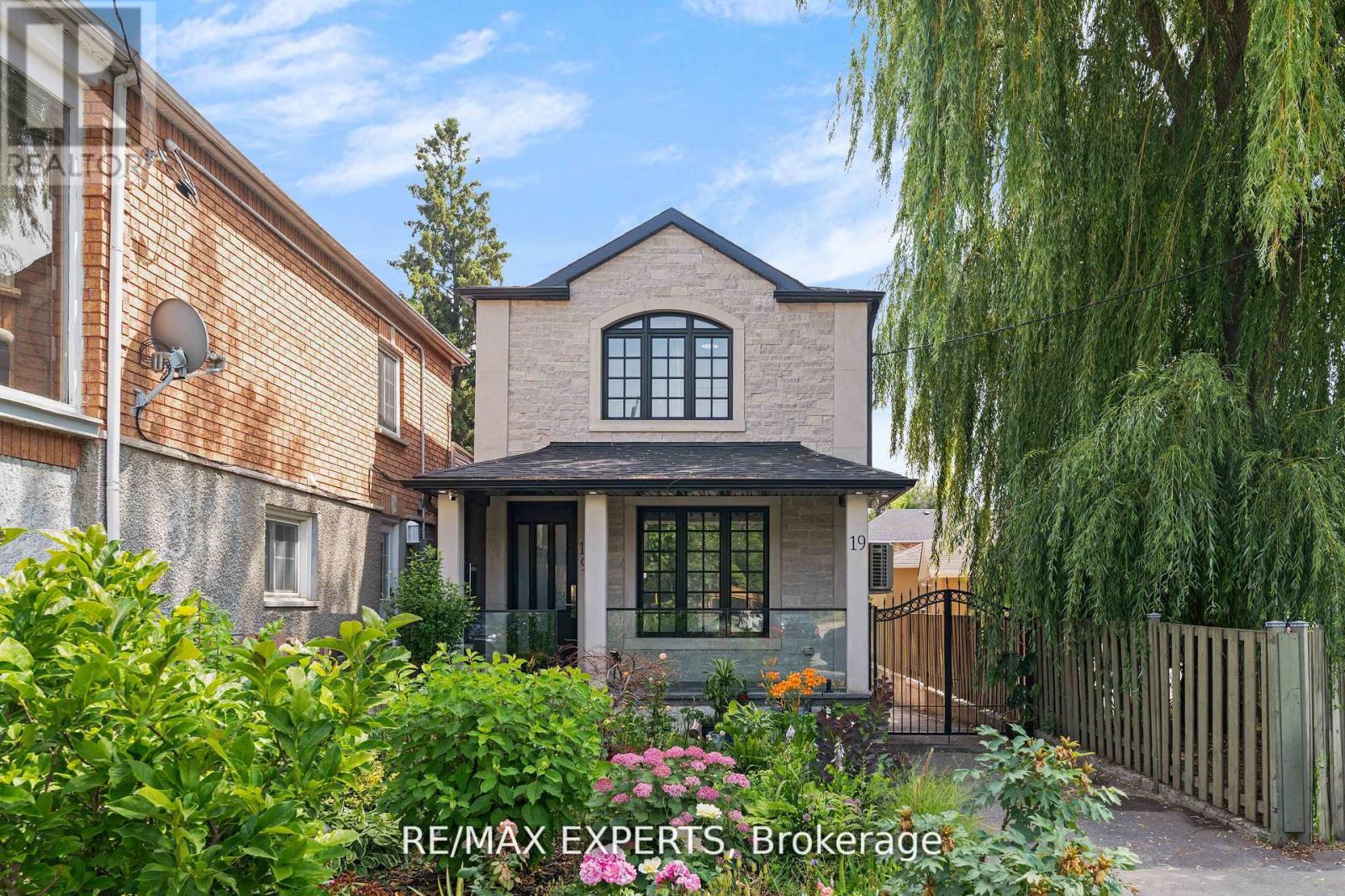 19 KENORA CRESCENT, Toronto, Ontario