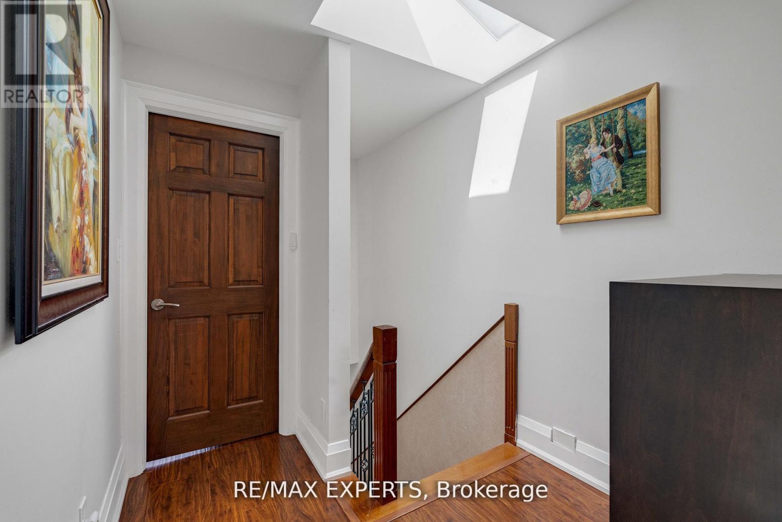 19 Kenora Crescent, Toronto, Ontario  M6M 1C5 - Photo 11 - W12581130