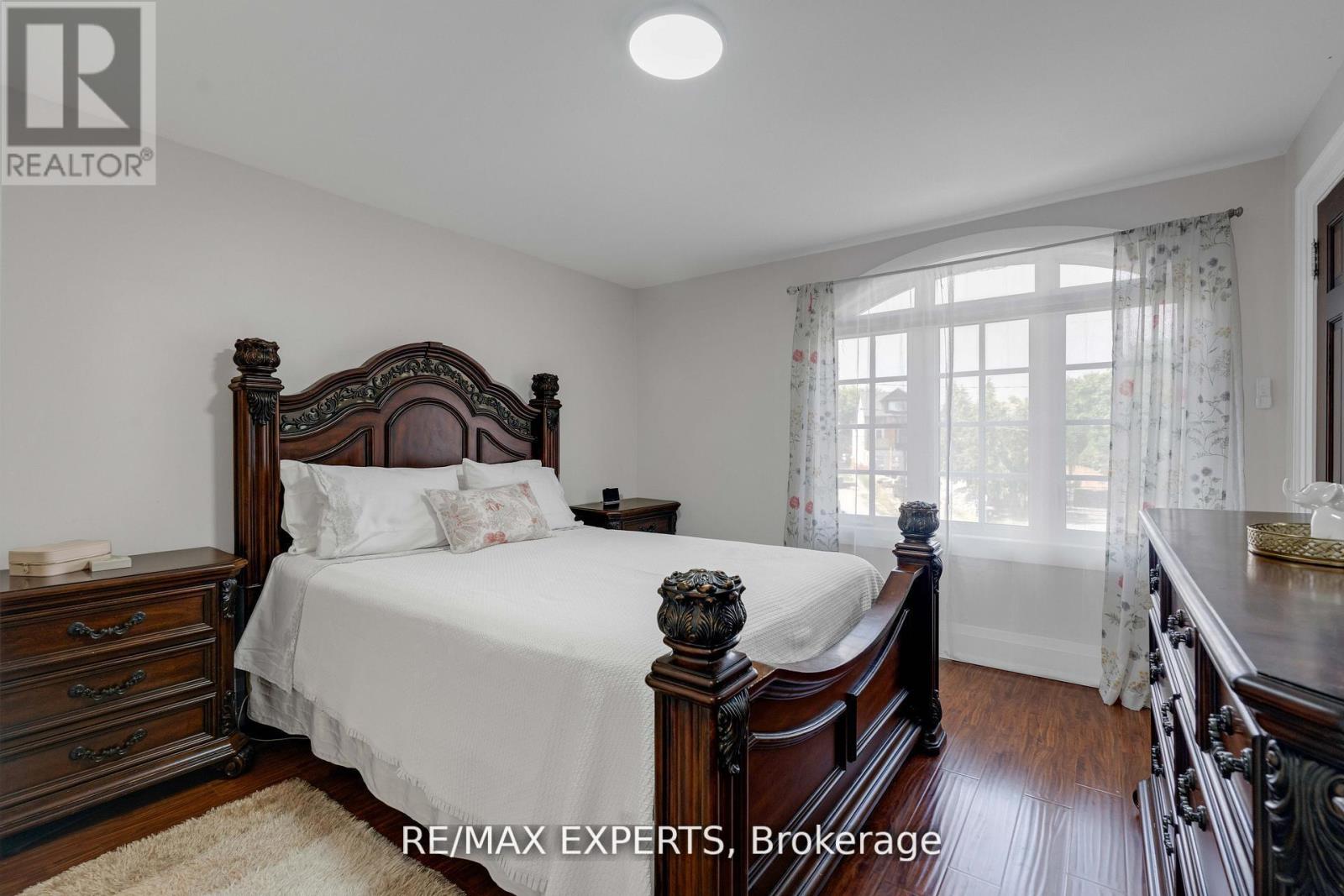 19 Kenora Crescent, Toronto, Ontario  M6M 1C5 - Photo 12 - W12581130