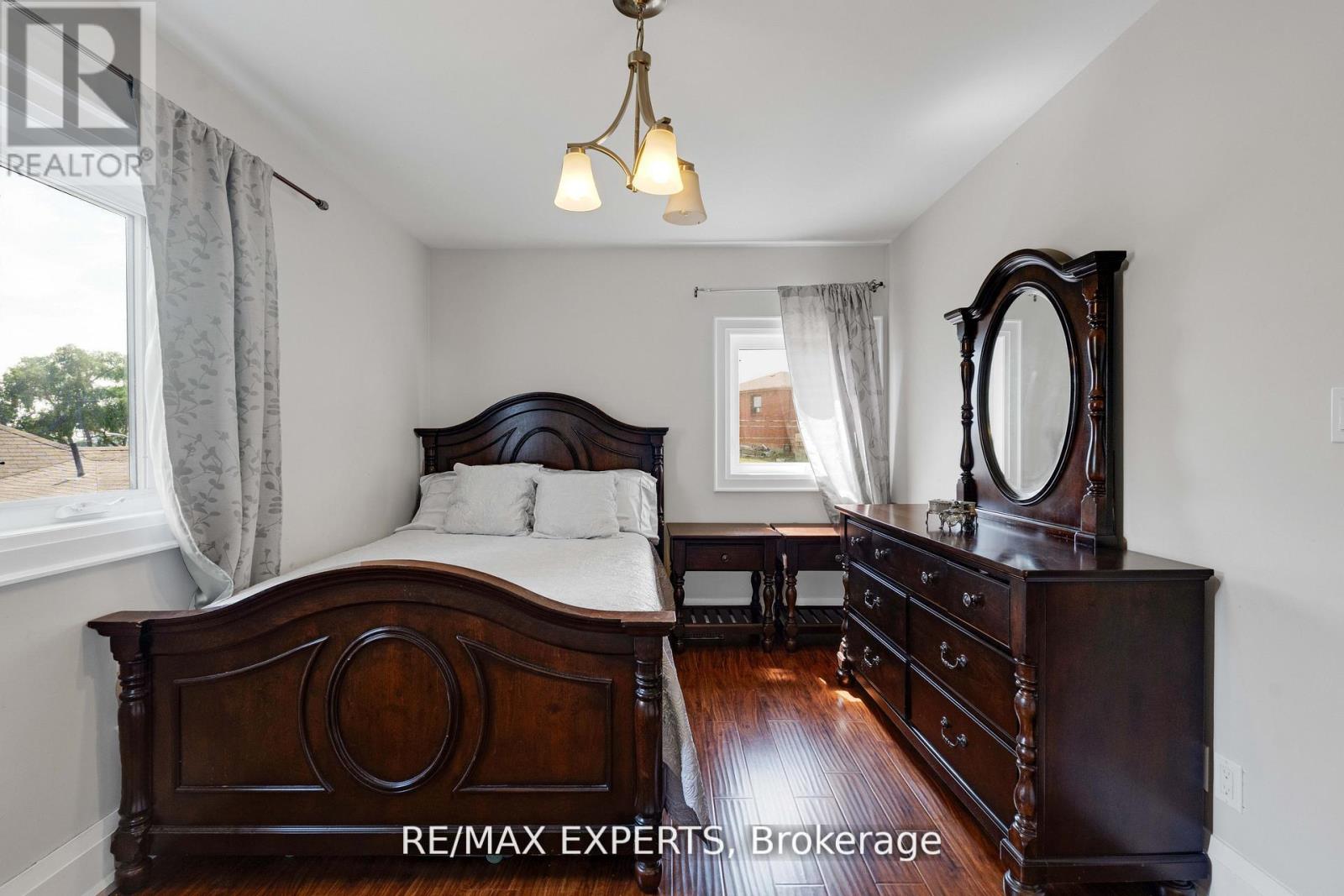 19 Kenora Crescent, Toronto, Ontario  M6M 1C5 - Photo 14 - W12581130