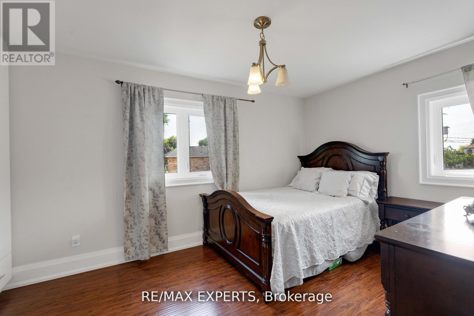 19 Kenora Crescent, Toronto, Ontario  M6M 1C5 - Photo 15 - W12581130