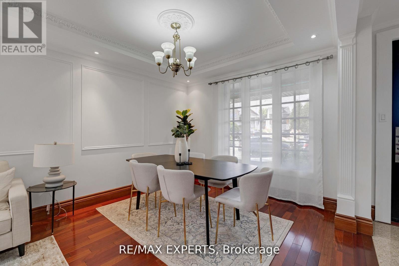 19 Kenora Crescent, Toronto, Ontario  M6M 1C5 - Photo 2 - W12581130