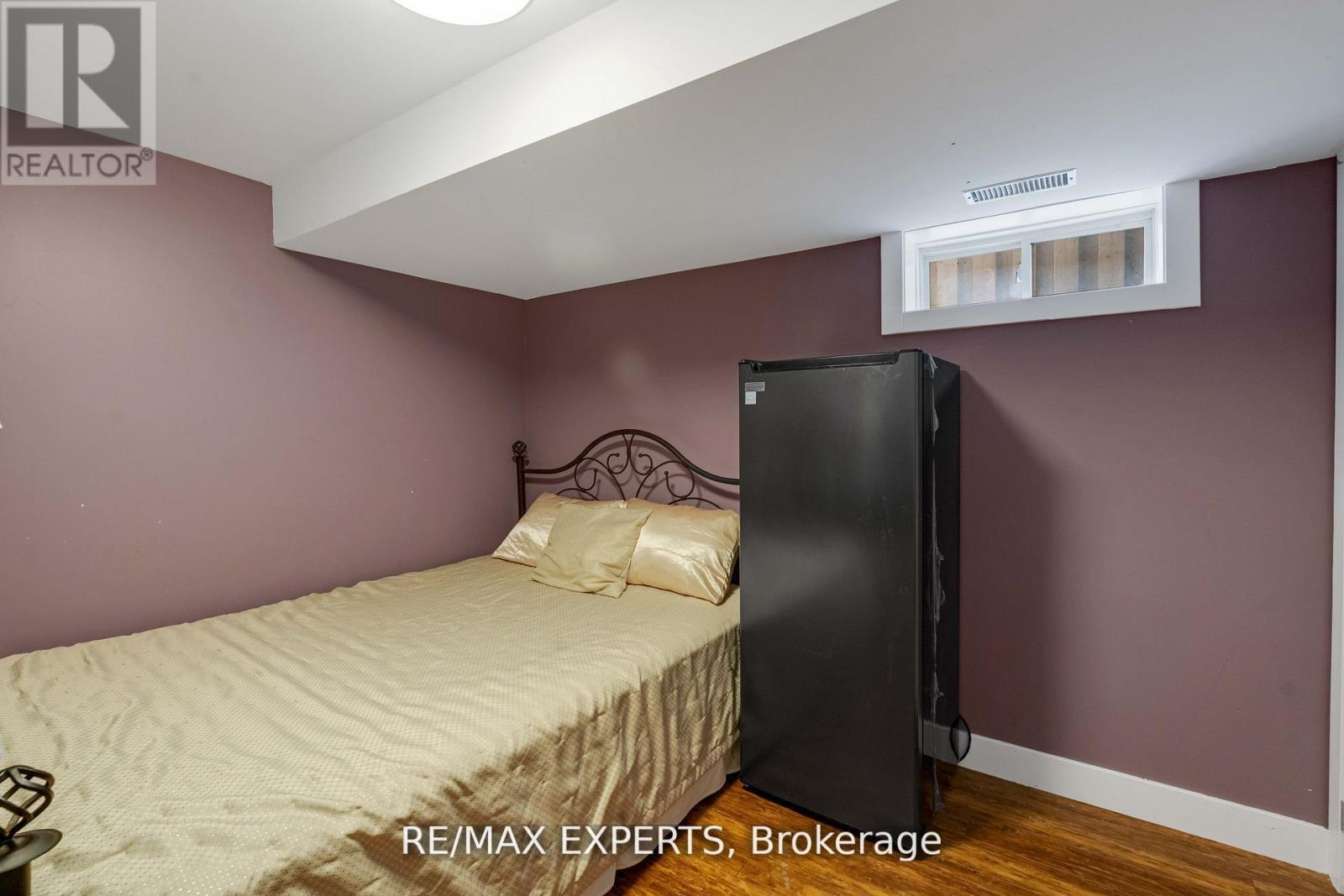 19 Kenora Crescent, Toronto, Ontario  M6M 1C5 - Photo 23 - W12581130