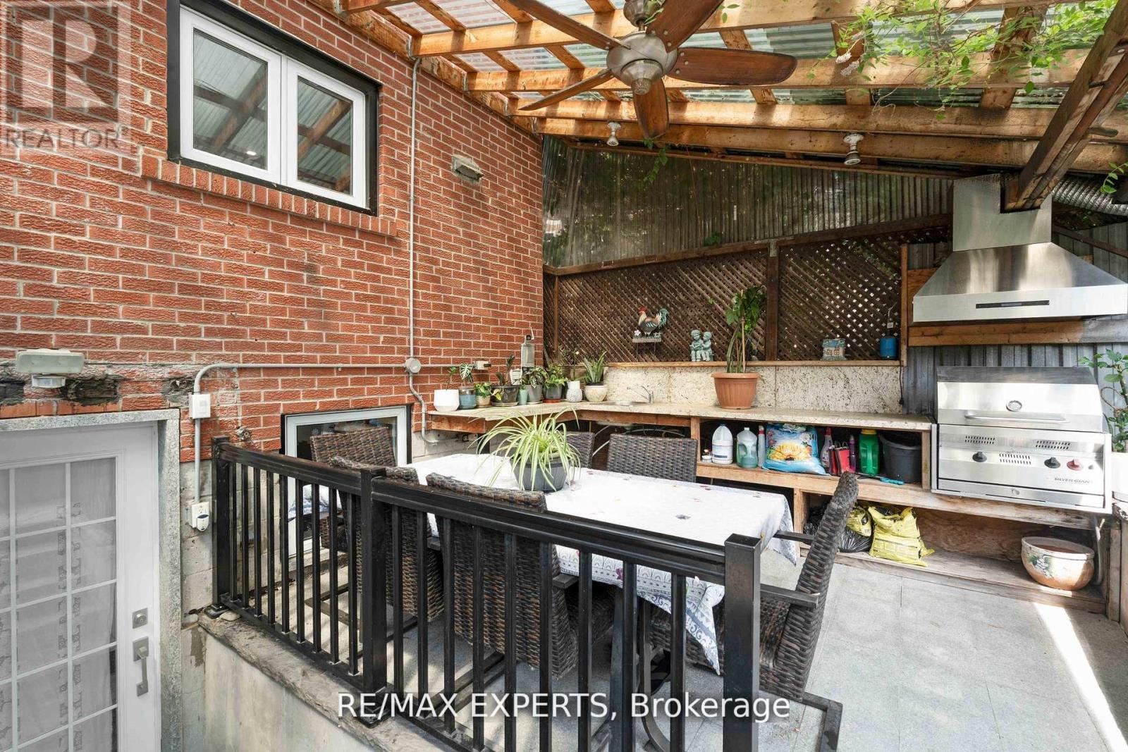 19 Kenora Crescent, Toronto, Ontario  M6M 1C5 - Photo 24 - W12581130