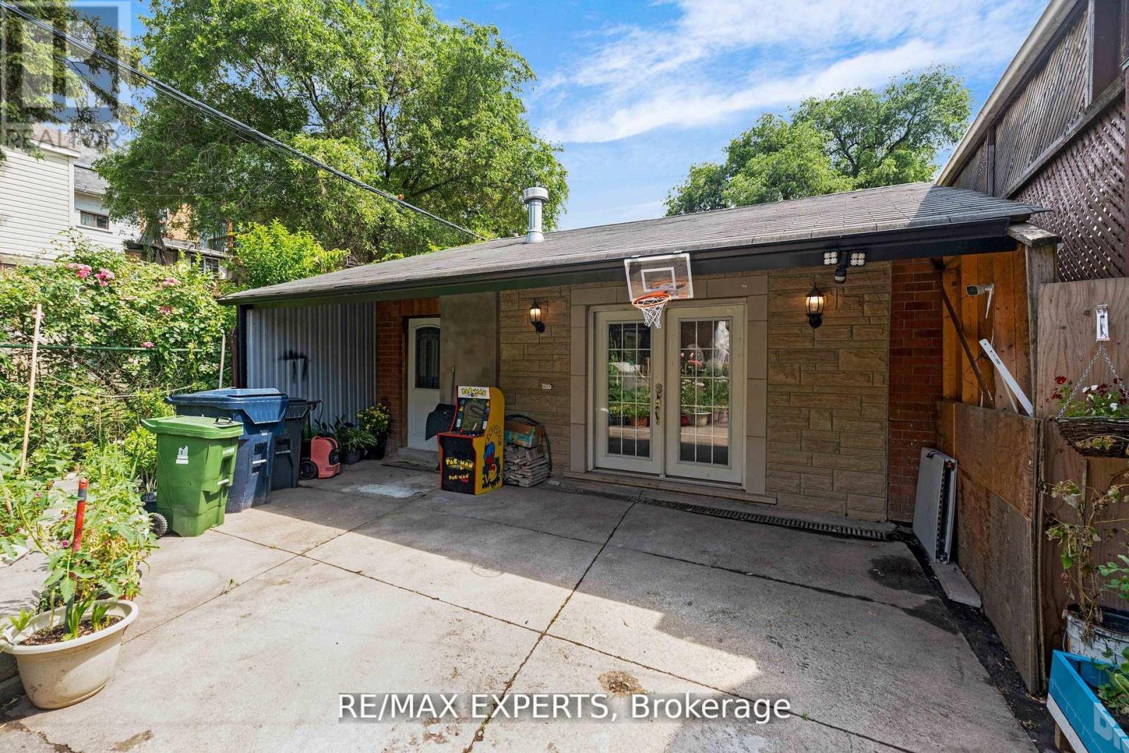 19 Kenora Crescent, Toronto, Ontario  M6M 1C5 - Photo 27 - W12581130