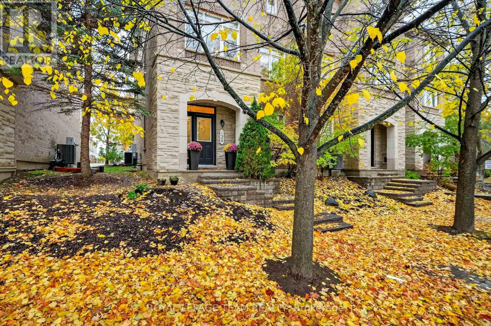 5 - 128 Lanark Avenue, Ottawa, Ontario  K1Z 1E6 - Photo 2 - X12581260