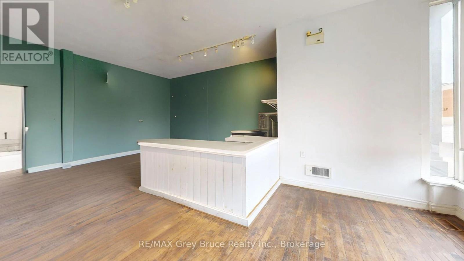 158 9th Street E, Owen Sound, Ontario  N4K 2H3 - Photo 9 - X12570952