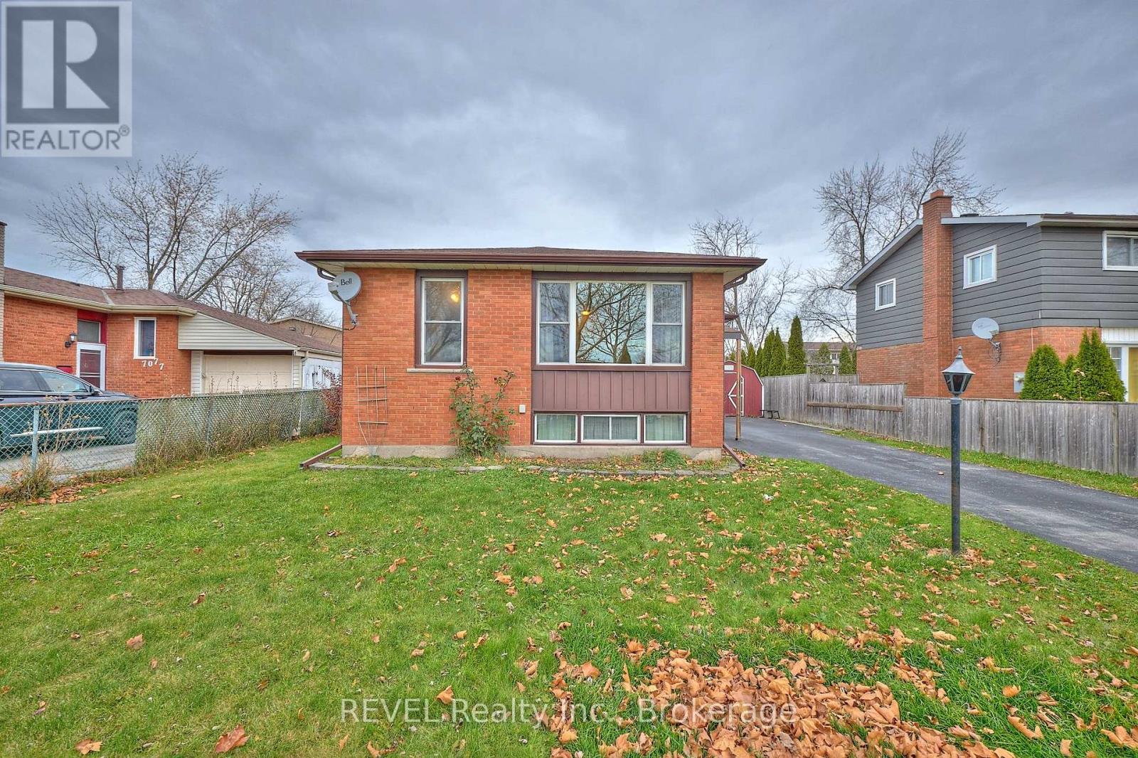 7067 Centennial Street, Niagara Falls, Ontario  L2G 2Z2 - Photo 1 - X12581188