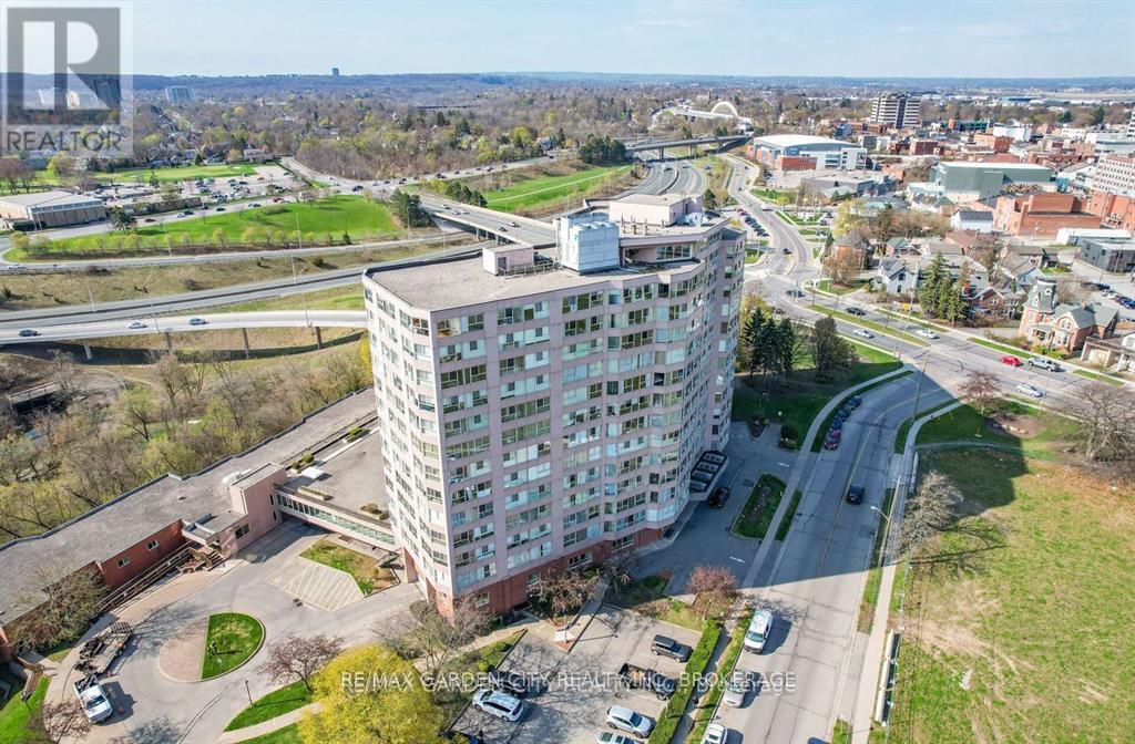 1110 - 7 Gale Crescent, St. Catharines, Ontario  L2R 7M8 - Photo 2 - X12581212