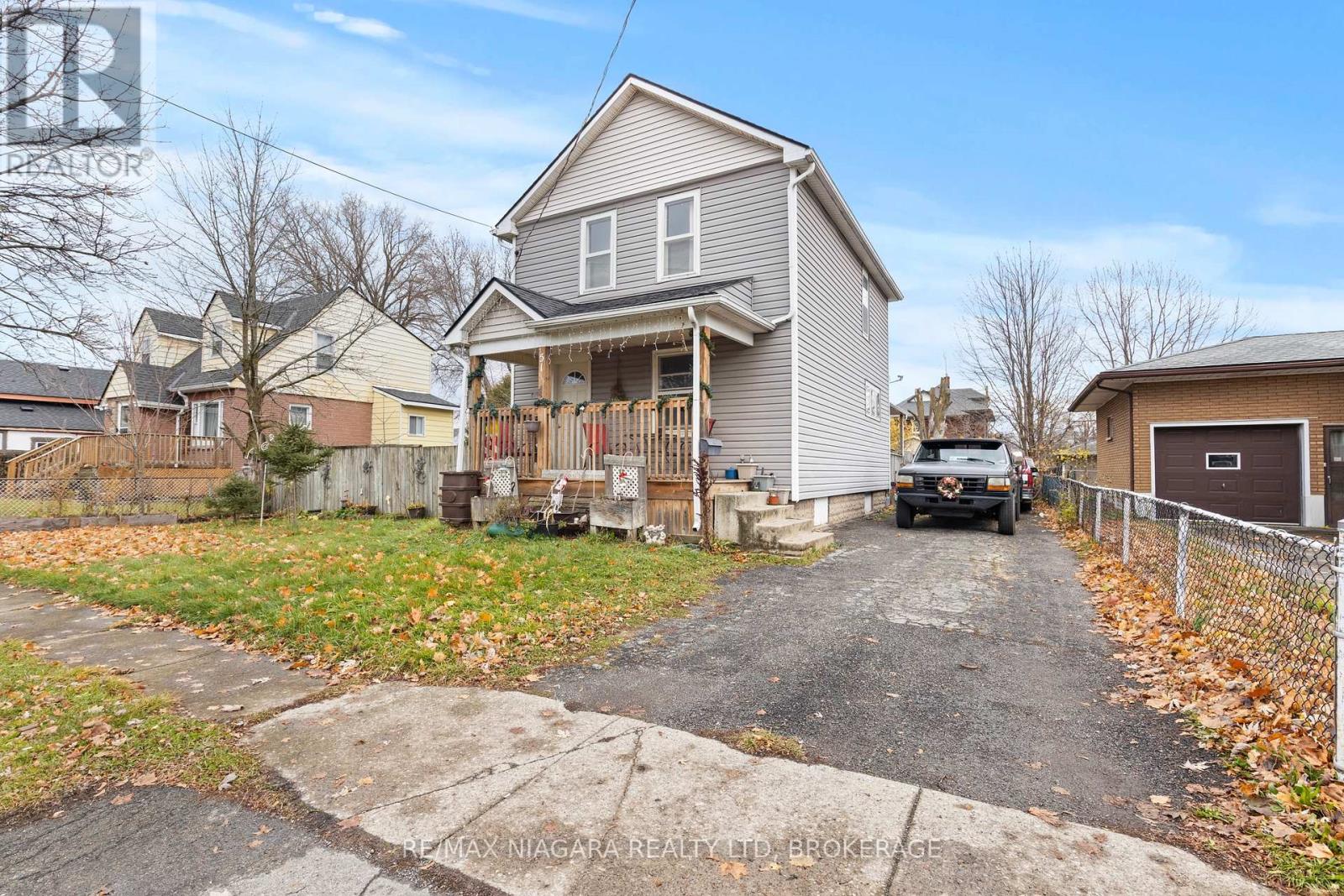 51 Beatrice Street, Welland, Ontario  L3B 2Z2 - Photo 2 - X12581444