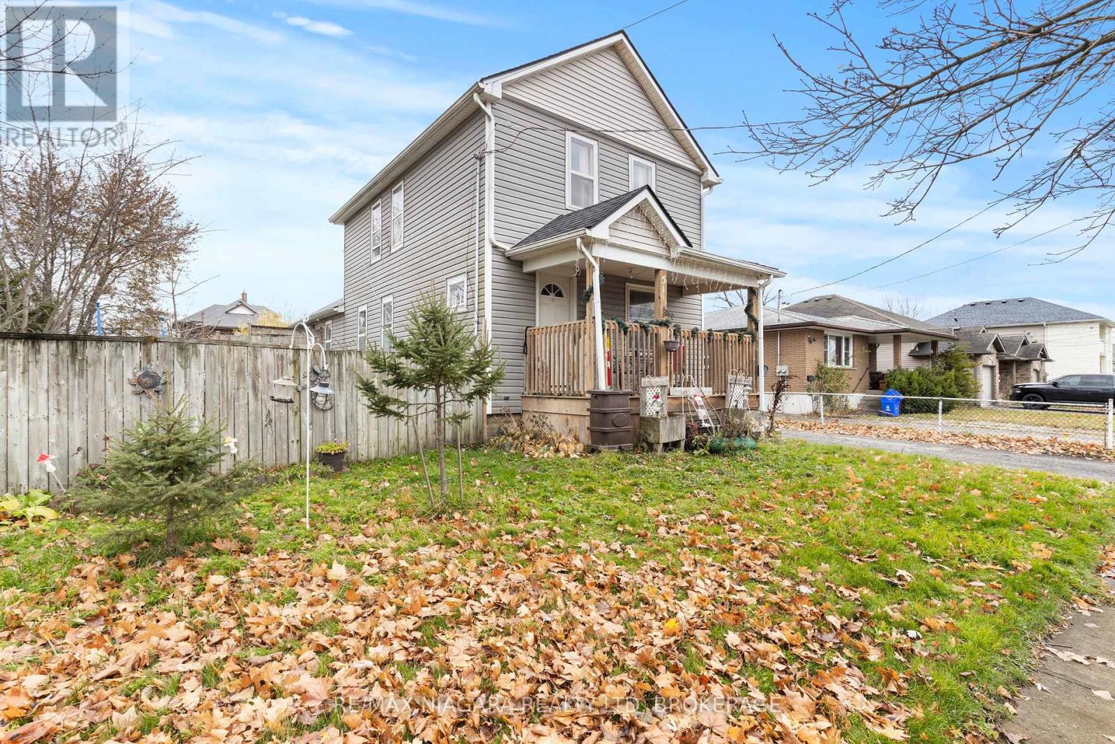 51 Beatrice Street, Welland, Ontario  L3B 2Z2 - Photo 3 - X12581444