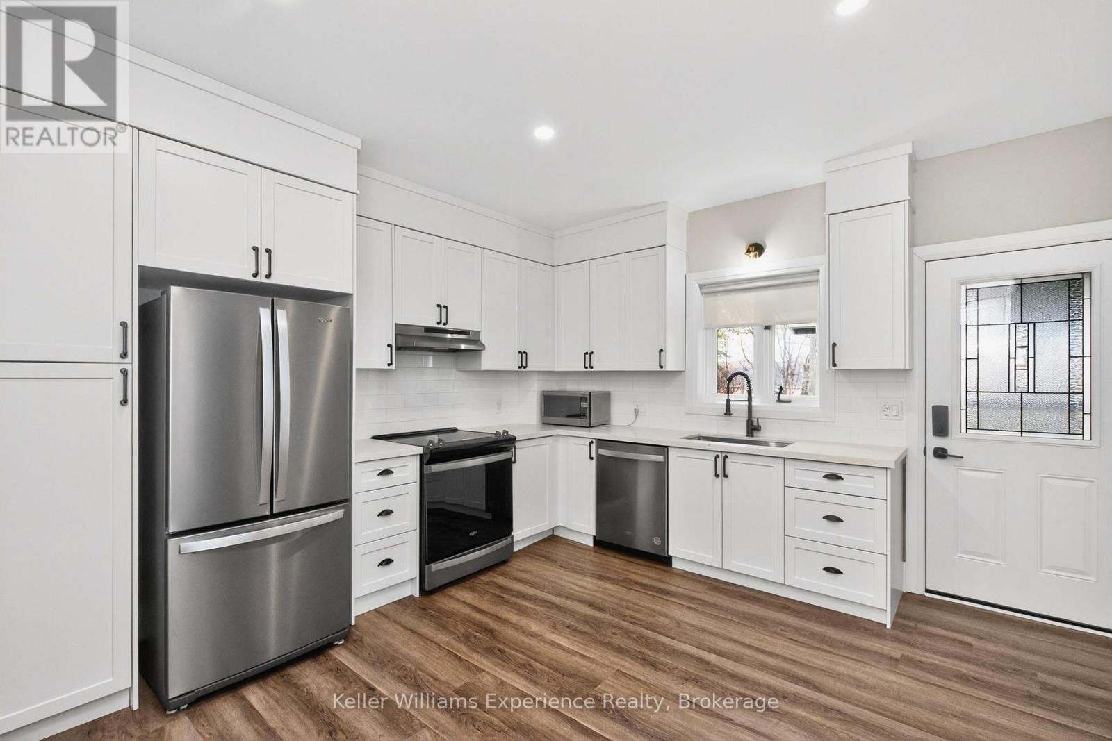 608 Dominion Avenue, Midland, Ontario L4R 1R4 - Photo 3 - S12581178