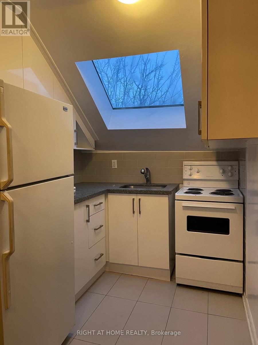 5 - 176 SPADINA ROAD, Toronto, Ontario