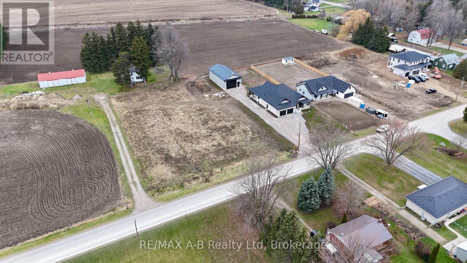 3180 Rd 122, Perth South, Ontario  N0K 1V0 - Photo 3 - X12101423