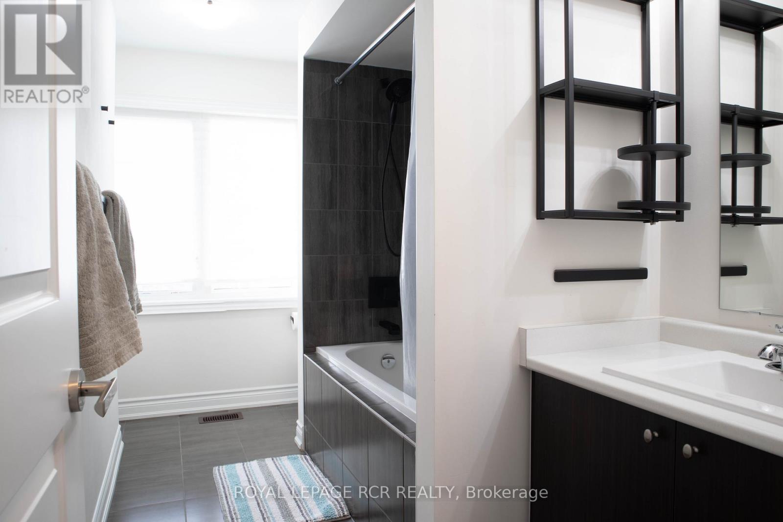 105 Balsdon Hollow, East Gwillimbury, Ontario  L9N 0Z6 - Photo 24 - N12581198