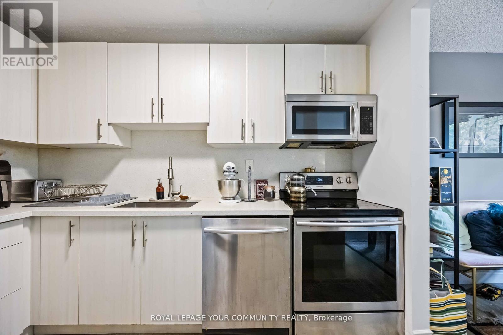 22 Porterfield Crescent, Markham, Ontario  L3T 4S7 - Photo 16 - N12581216