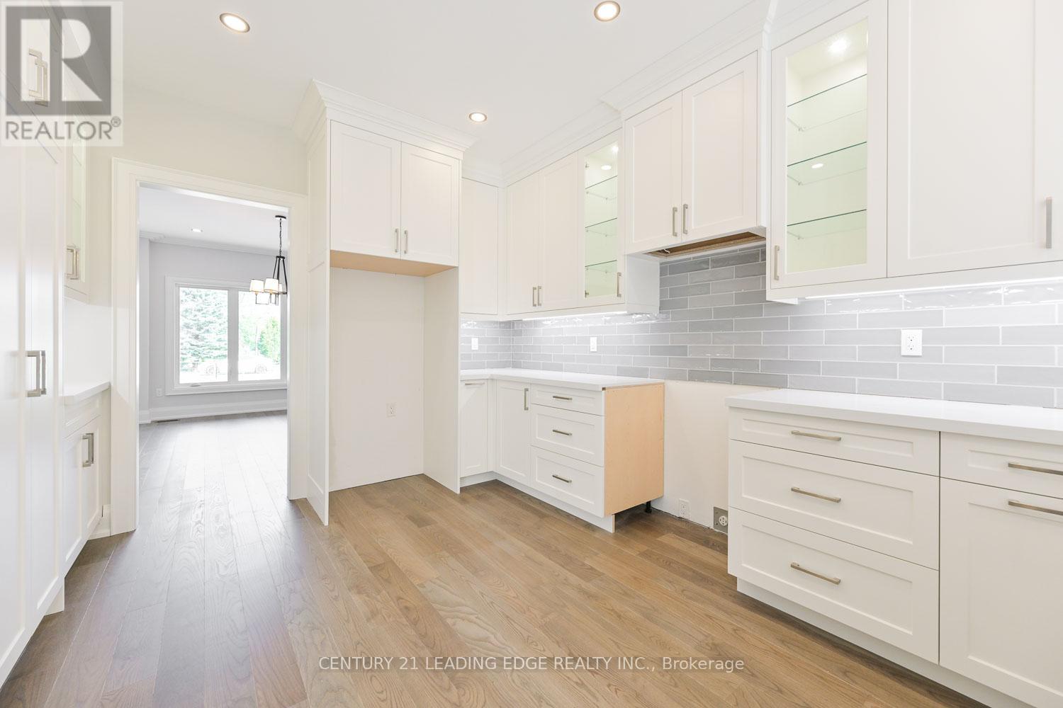 826 Montsell Avenue, Georgina, Ontario  L0E 1S0 - Photo 11 - N12581238