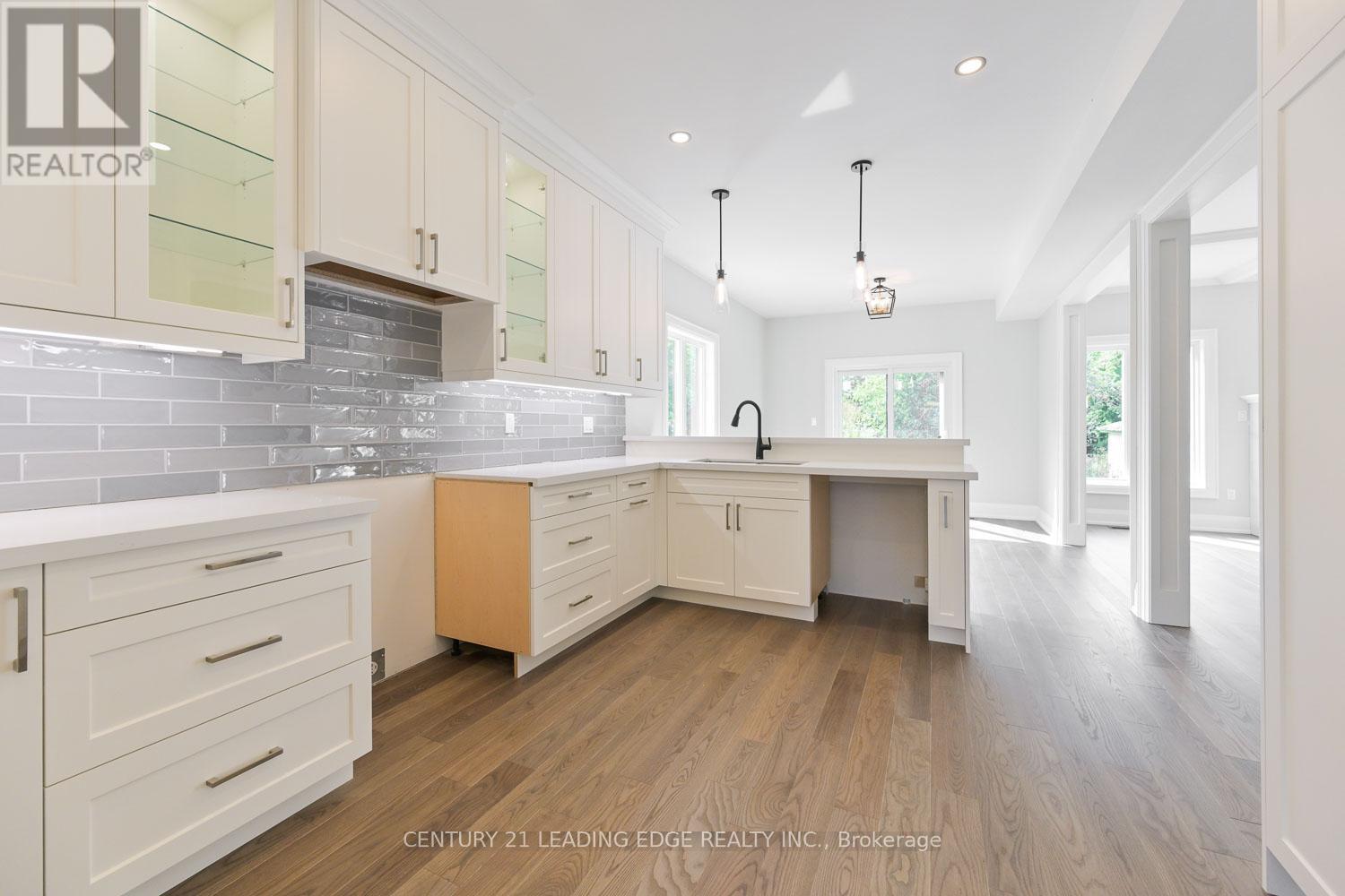 826 Montsell Avenue, Georgina, Ontario  L0E 1S0 - Photo 9 - N12581238