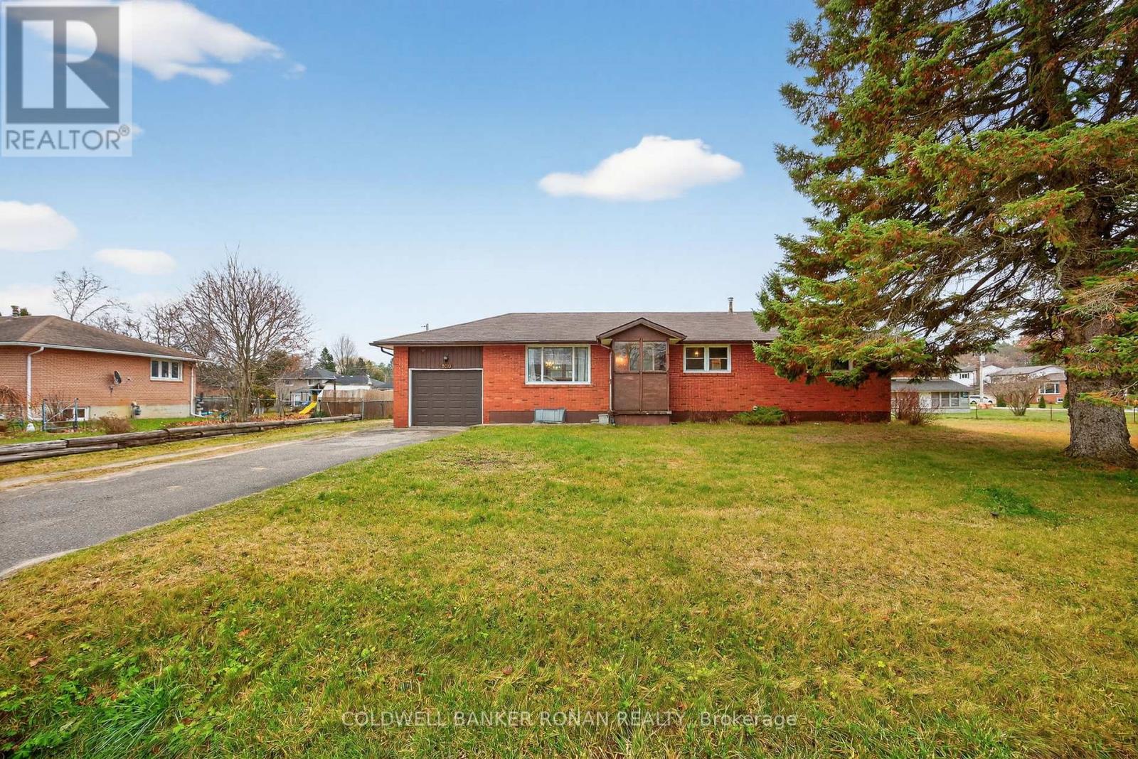200 Calford Street, Essa (Angus), Ontario  L0M 1B0 - Photo 2 - N12581288