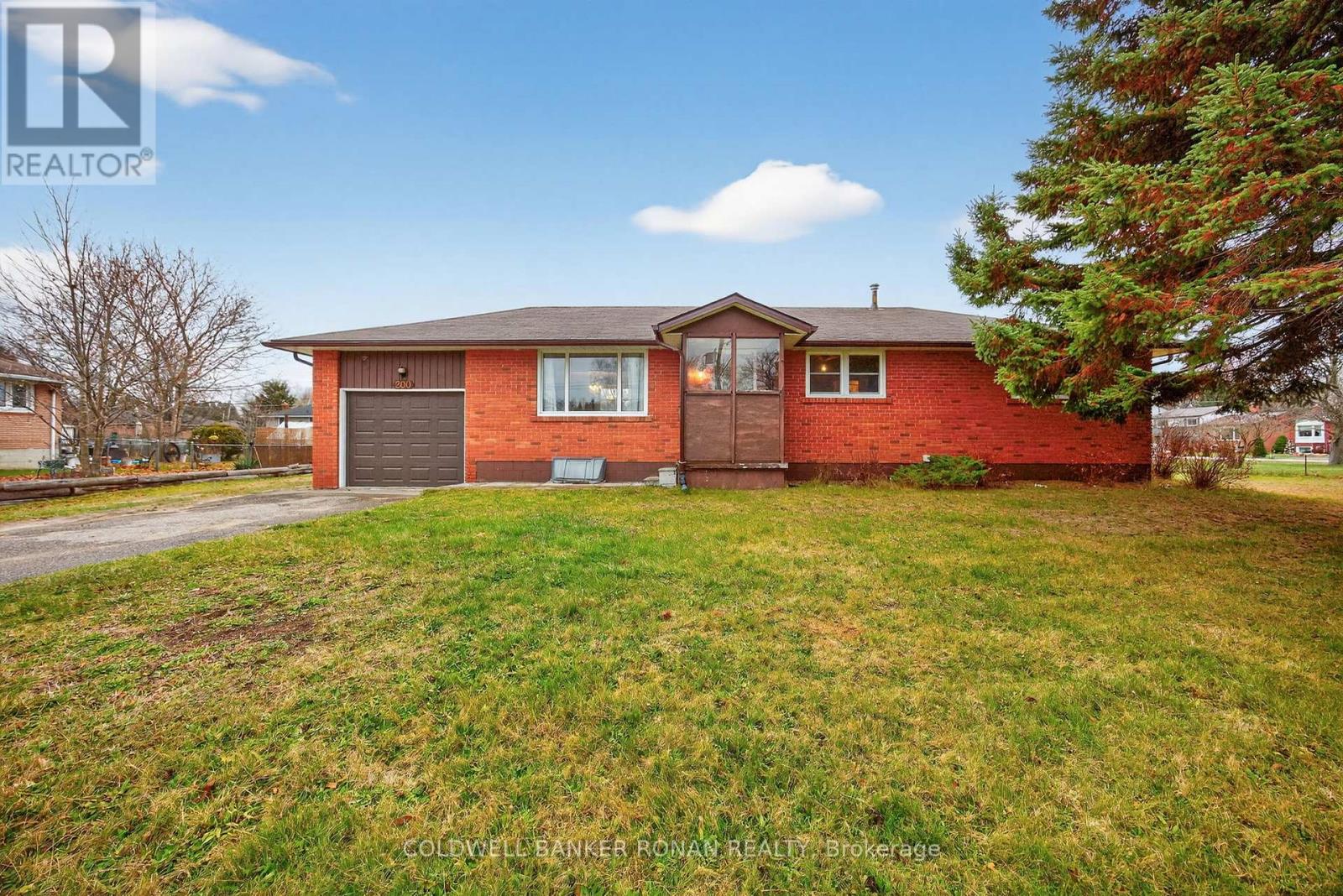 200 Calford Street, Essa (Angus), Ontario  L0M 1B0 - Photo 3 - N12581288