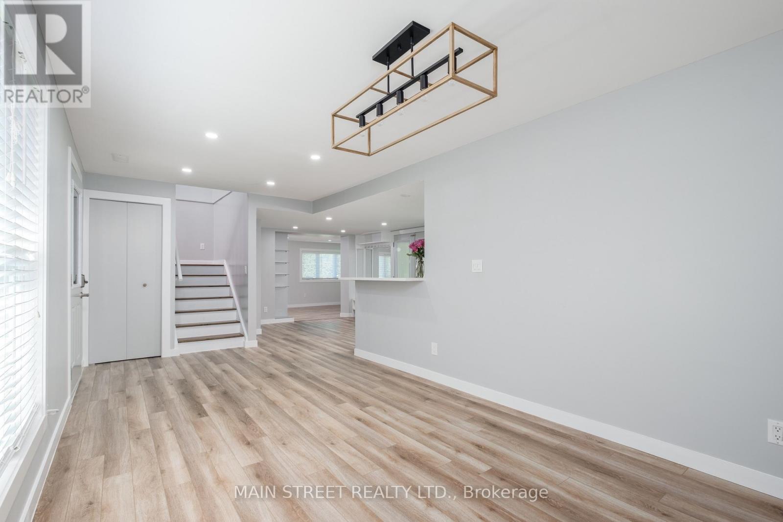 23 Sunnidale Boulevard E, Georgina, Ontario  L0E 1L0 - Photo 5 - N12581326