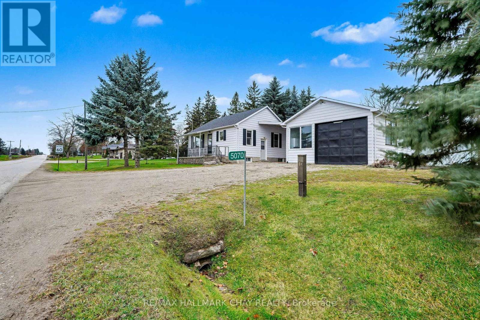 5070 5th Line, New Tecumseth, Ontario  L0G 1W0 - Photo 4 - N12581344