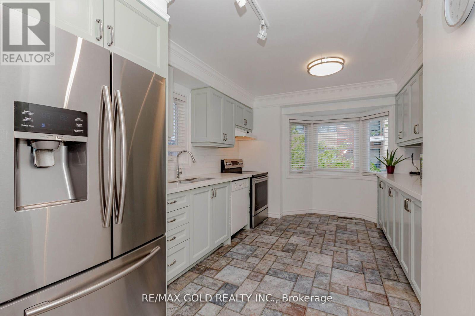 24 Wallace Street, Vaughan, Ontario  L4L 2P3 - Photo 12 - N12581368