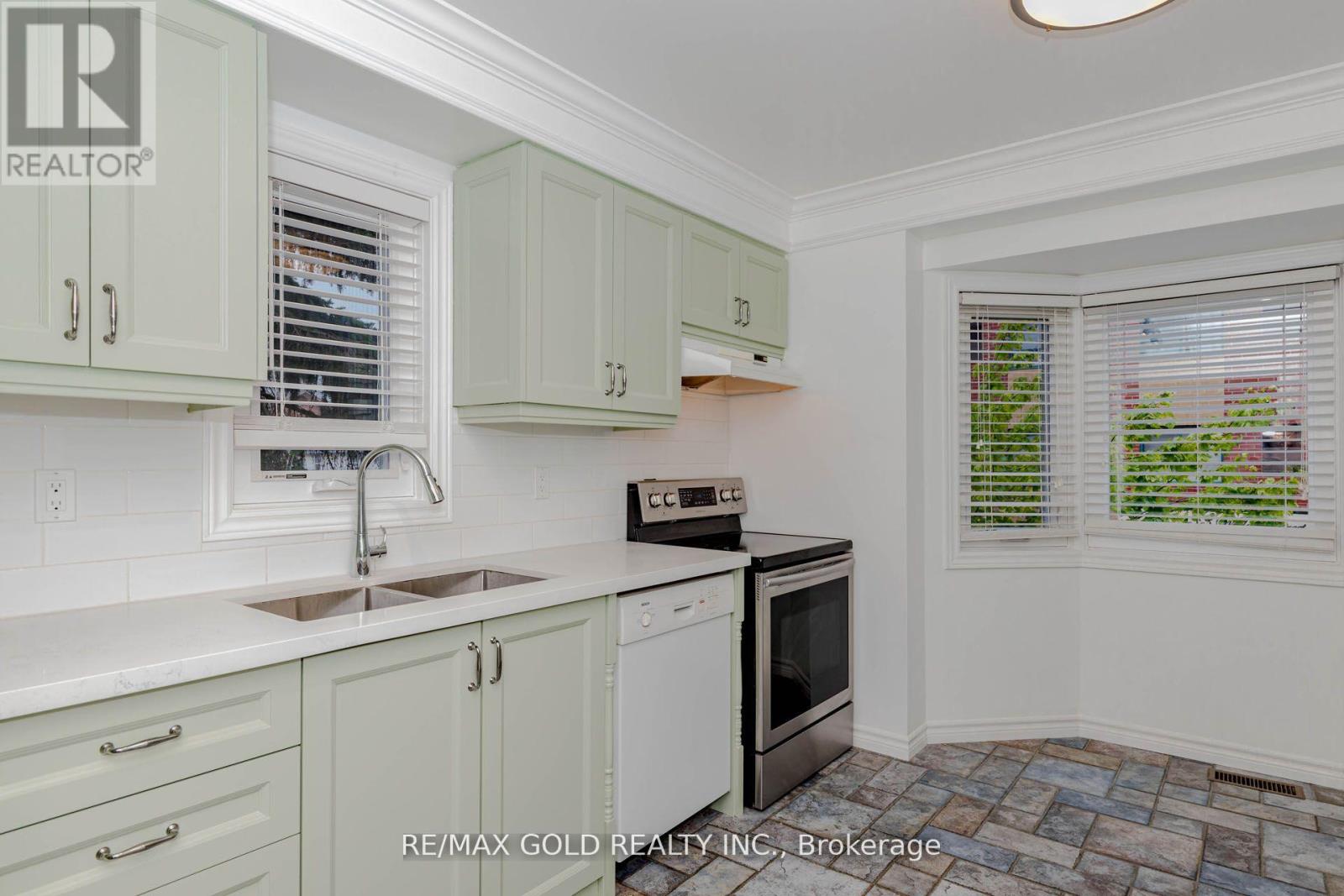 24 Wallace Street, Vaughan, Ontario  L4L 2P3 - Photo 13 - N12581368