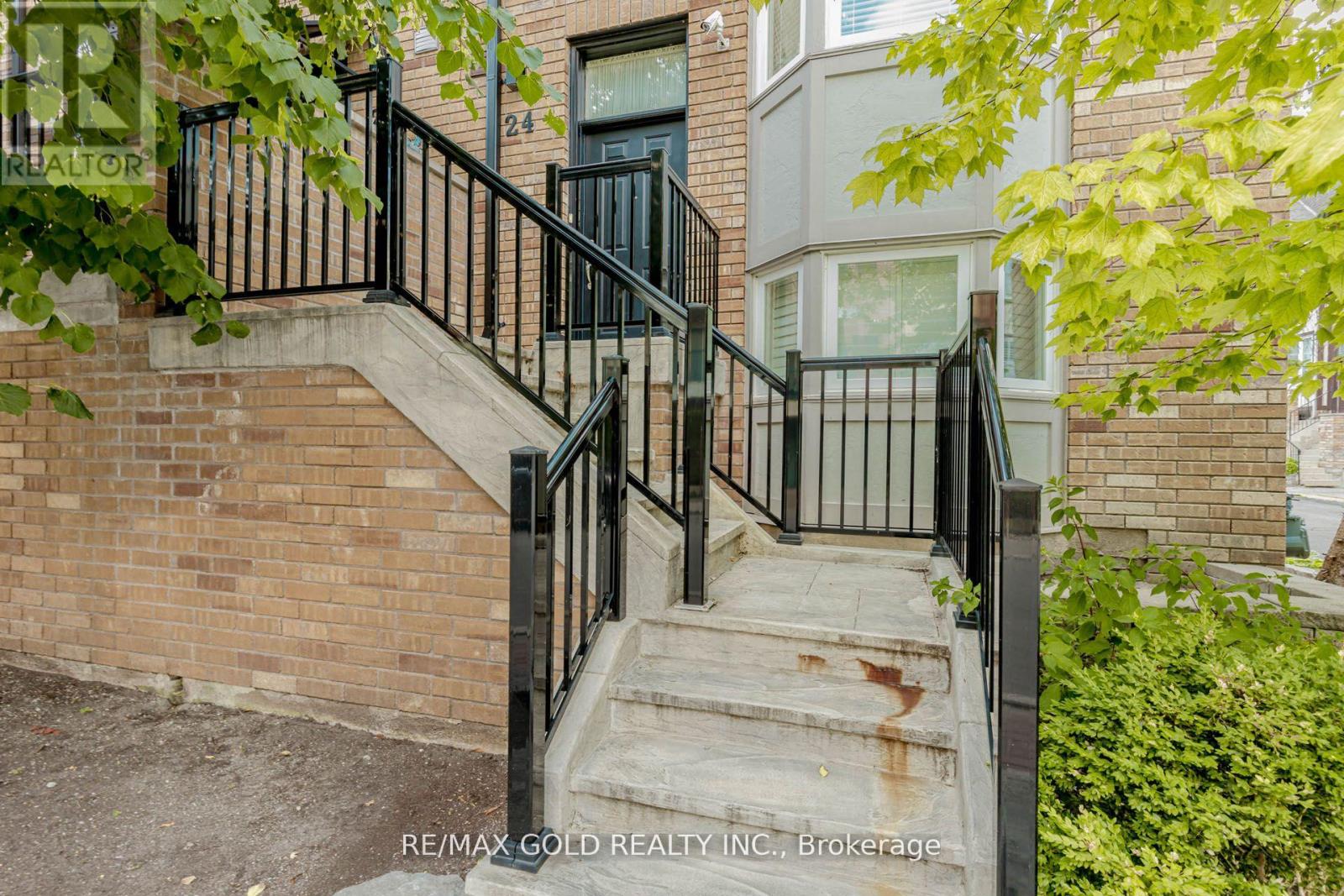 24 Wallace Street, Vaughan, Ontario  L4L 2P3 - Photo 2 - N12581368
