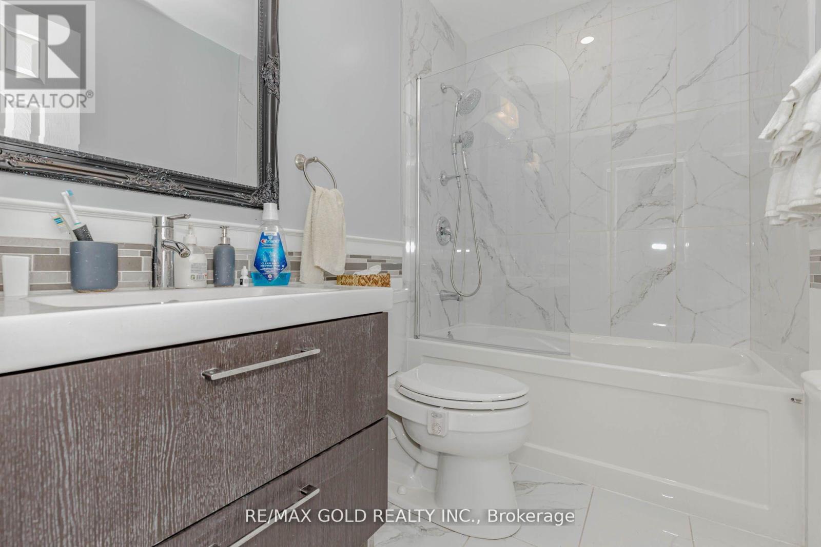24 Wallace Street, Vaughan, Ontario  L4L 2P3 - Photo 34 - N12581368