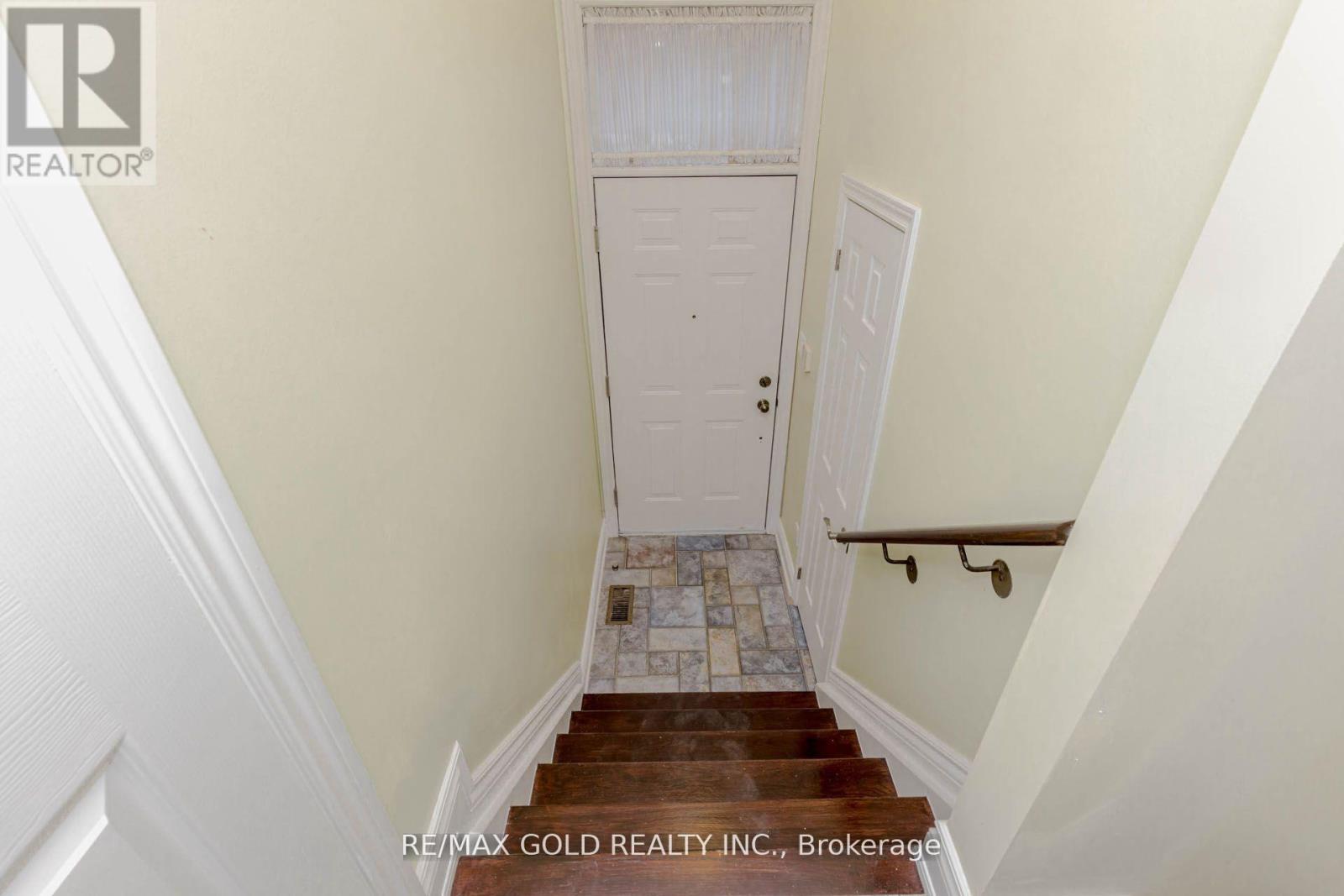 24 Wallace Street, Vaughan, Ontario  L4L 2P3 - Photo 5 - N12581368