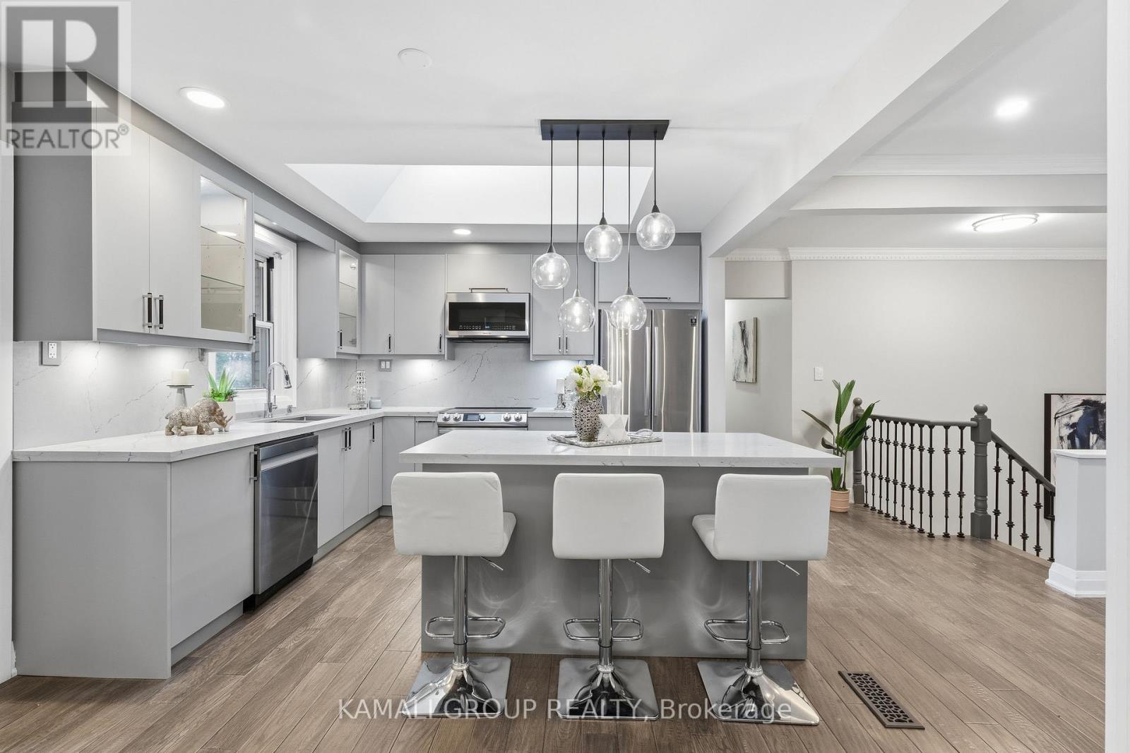 156 Trayborn Drive, Richmond Hill, Ontario  L4C 4L1 - Photo 11 - N12581370