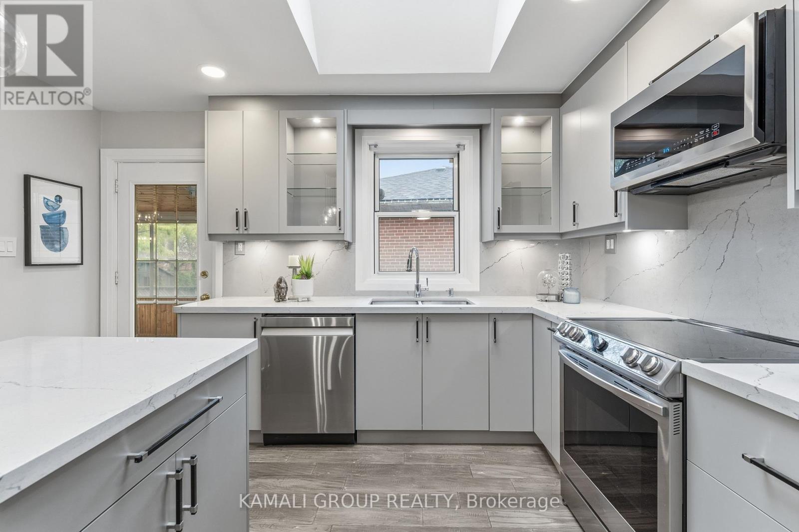 156 Trayborn Drive, Richmond Hill, Ontario  L4C 4L1 - Photo 15 - N12581370