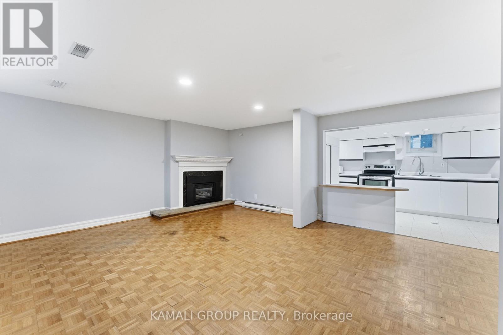 156 Trayborn Drive, Richmond Hill, Ontario  L4C 4L1 - Photo 33 - N12581370