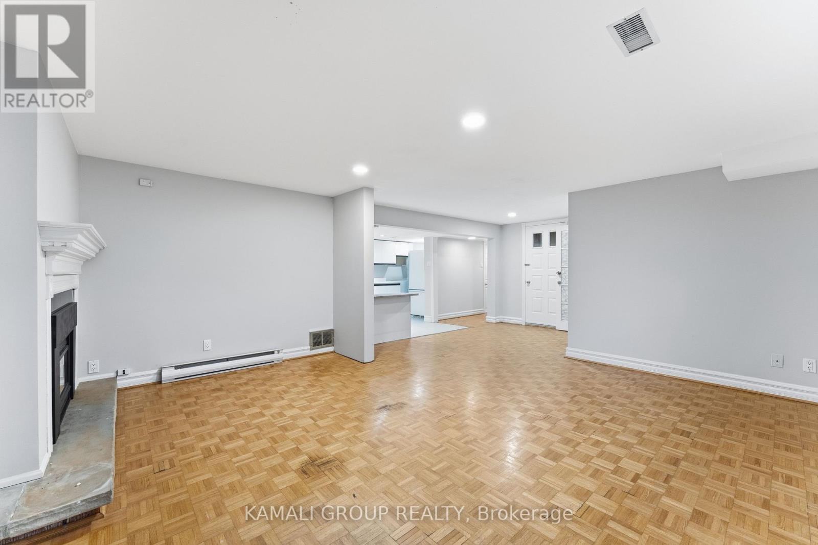 156 Trayborn Drive, Richmond Hill, Ontario  L4C 4L1 - Photo 34 - N12581370