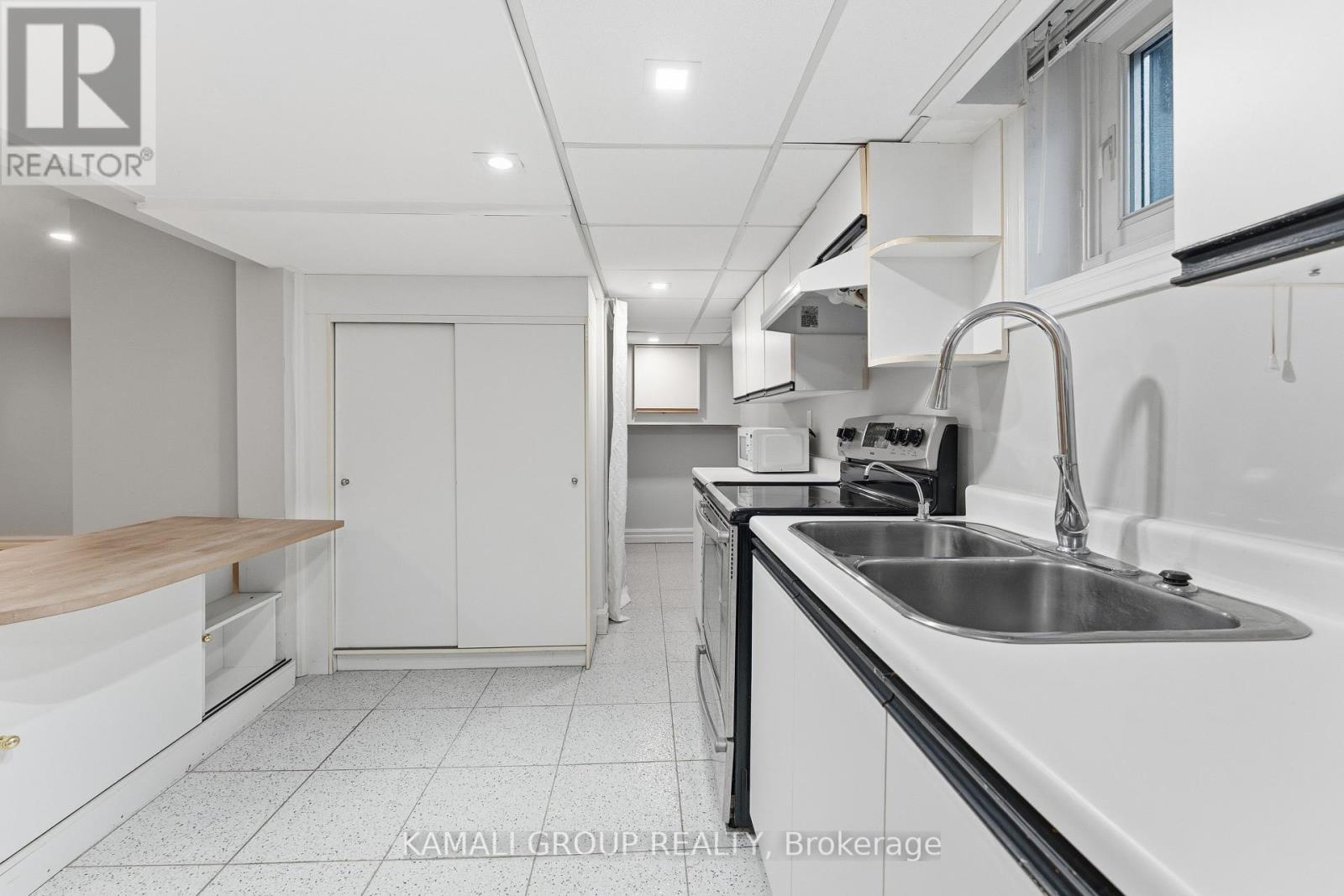 156 Trayborn Drive, Richmond Hill, Ontario  L4C 4L1 - Photo 37 - N12581370