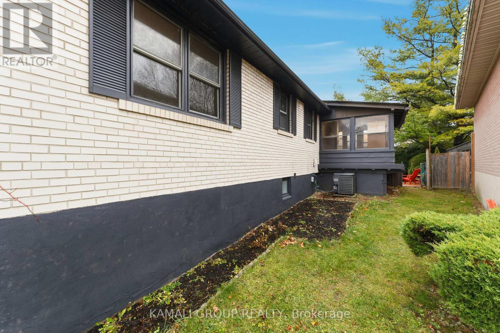 156 Trayborn Drive, Richmond Hill, Ontario  L4C 4L1 - Photo 44 - N12581370