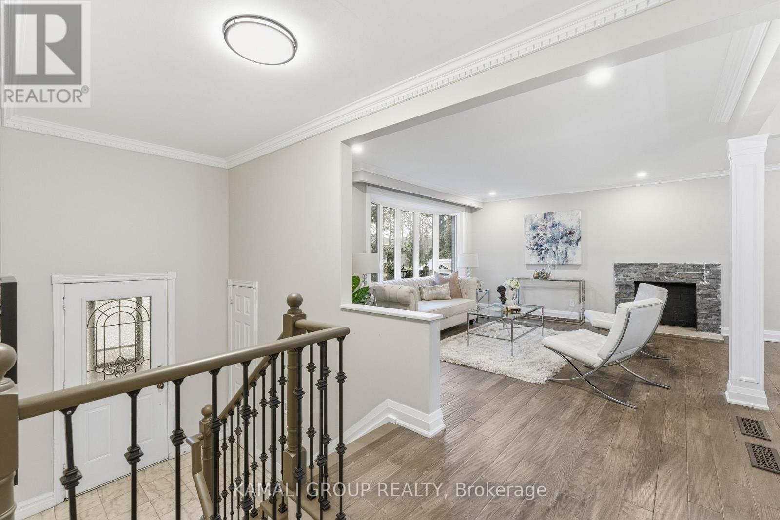 156 Trayborn Drive, Richmond Hill, Ontario  L4C 4L1 - Photo 5 - N12581370