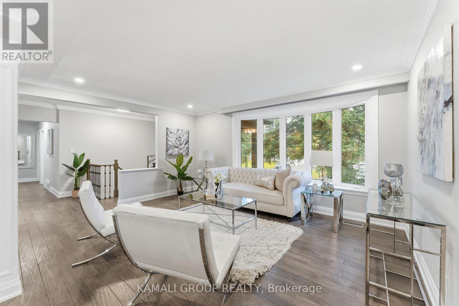 156 Trayborn Drive, Richmond Hill, Ontario  L4C 4L1 - Photo 7 - N12581370